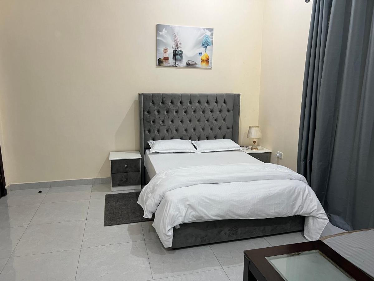 Cozy Private Studio Apartment Near Airport 아부다비 외부 사진