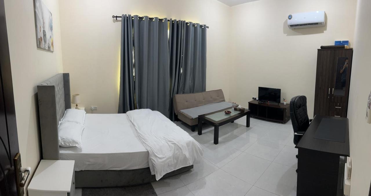 Cozy Private Studio Apartment Near Airport 아부다비 외부 사진