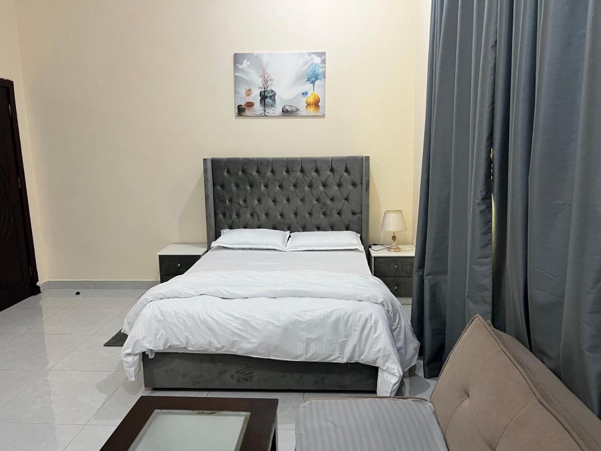 Cozy Private Studio Apartment Near Airport 아부다비 외부 사진
