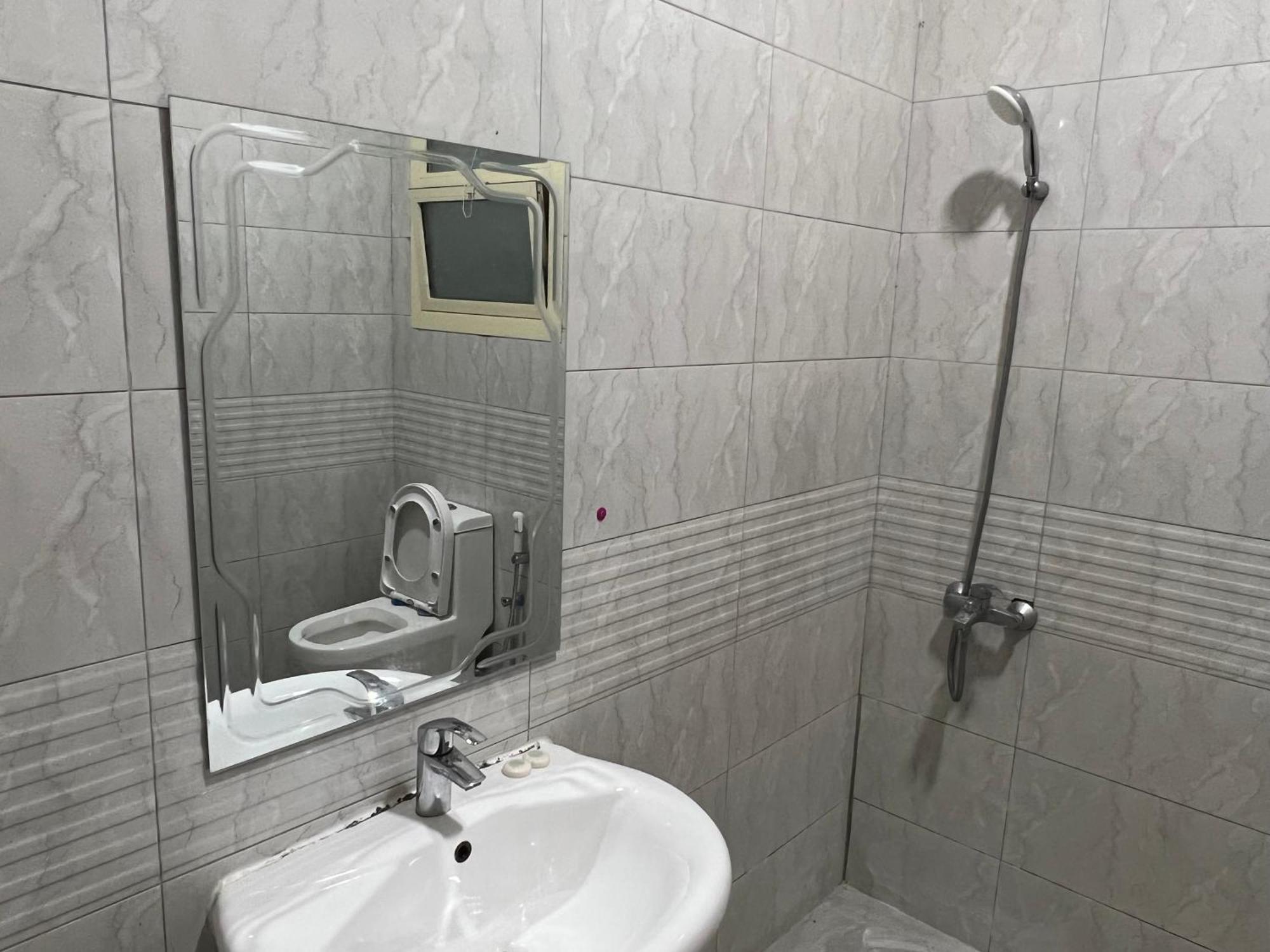 Cozy Private Studio Apartment Near Airport 아부다비 외부 사진